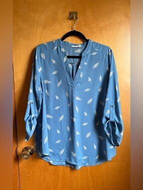 Lush Blue Floral Blouse 1X | Long Sleeve Tab Sleeve Lightweight Top